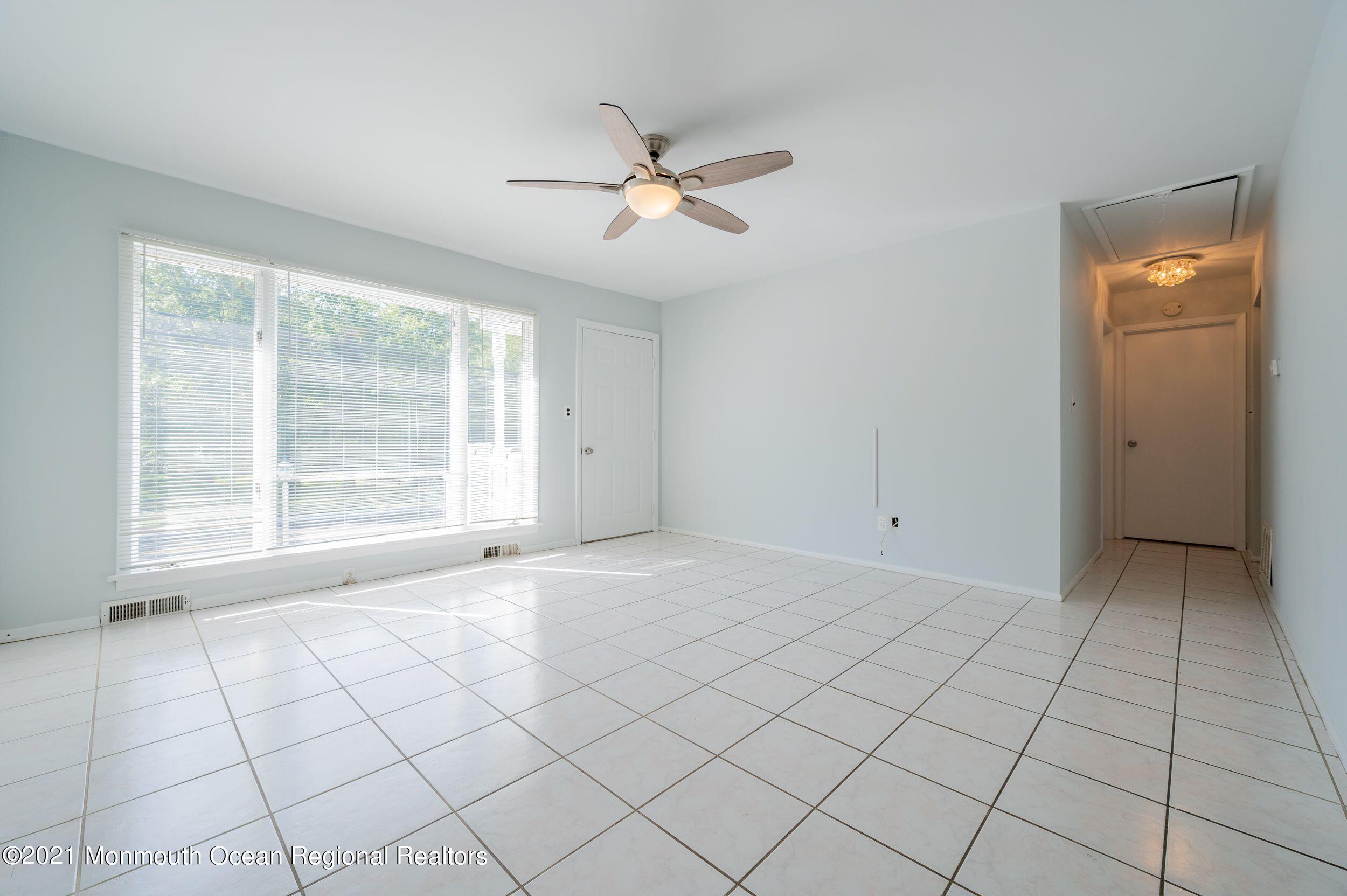 339 Middle Road Hazlet, NJ 07730 - Photo 6 of 42 jZ7-Rwew