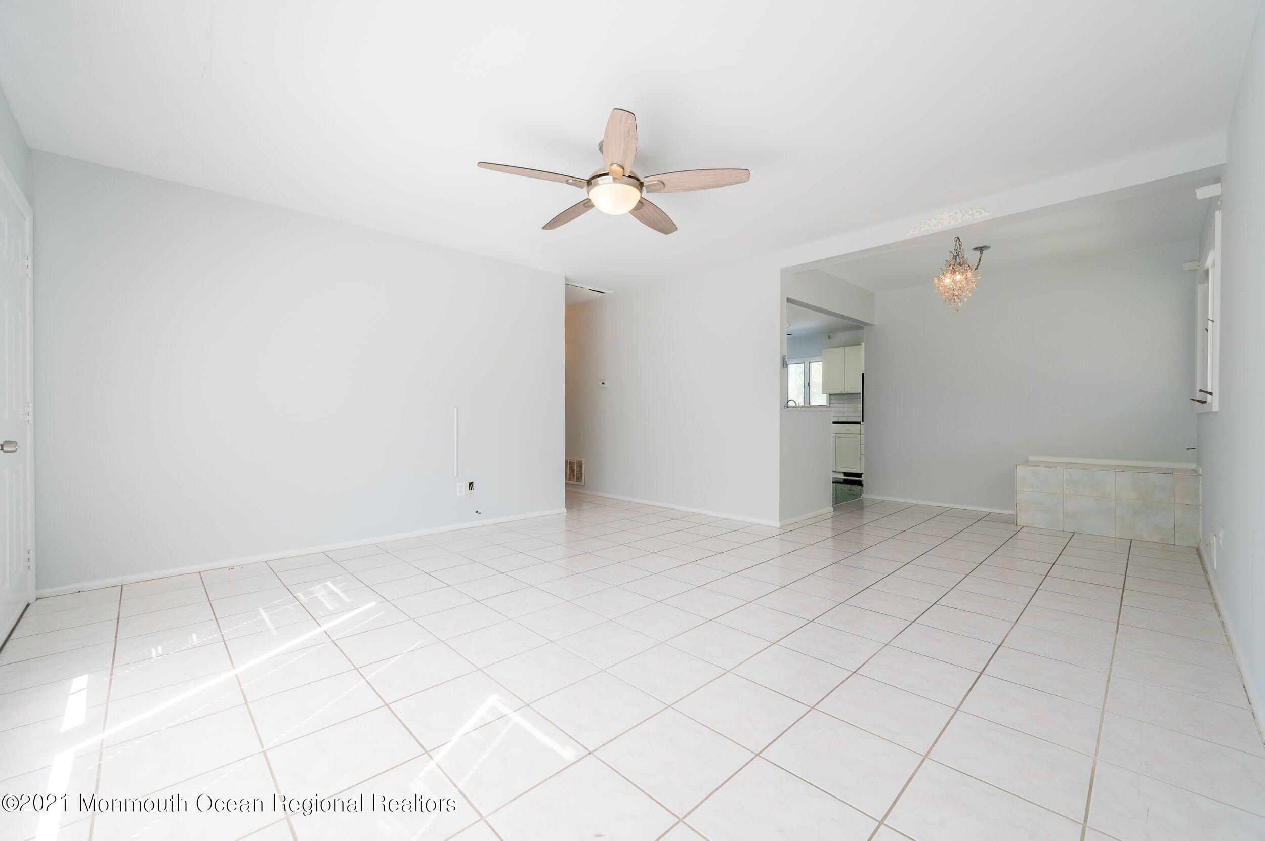 339 Middle Road Hazlet, NJ 07730 - Photo 8 of 42 vPBQAsAw