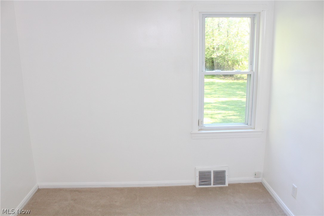 52 Greencroft Road Bedford, OH 44146 - Photo 13 of 35