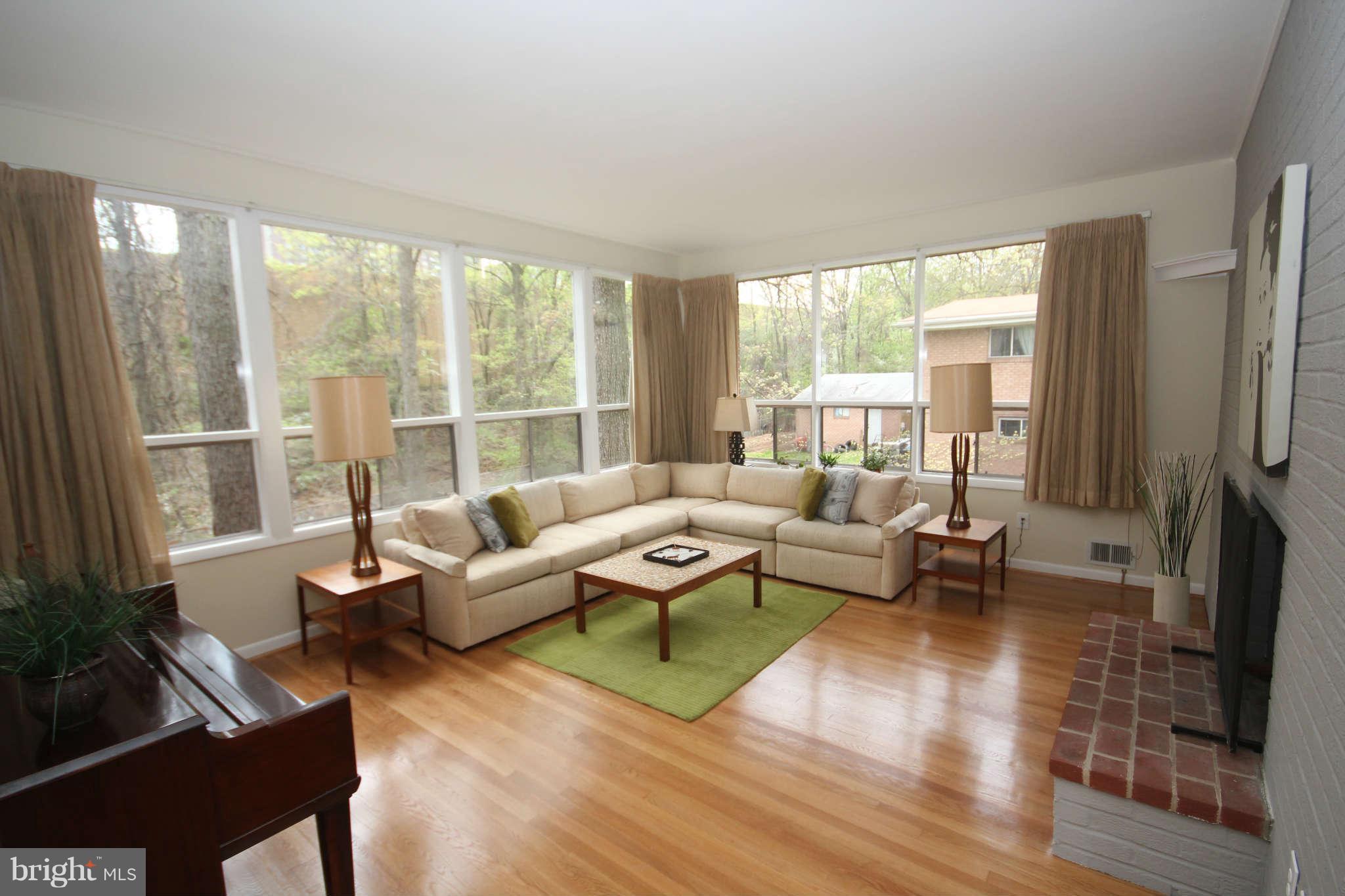 1775 Elton Road Silver Spring, MD 20903 - Photo 4 of 30 Living Room