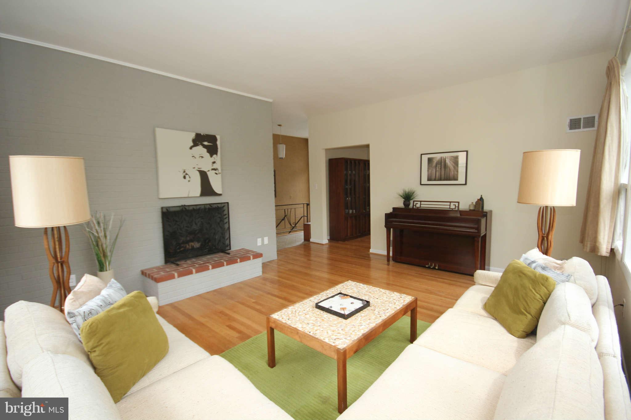 1775 Elton Road Silver Spring, MD 20903 - Photo 6 of 30 Living Room