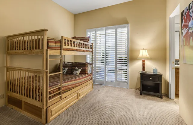 a view of livingroom with furniture