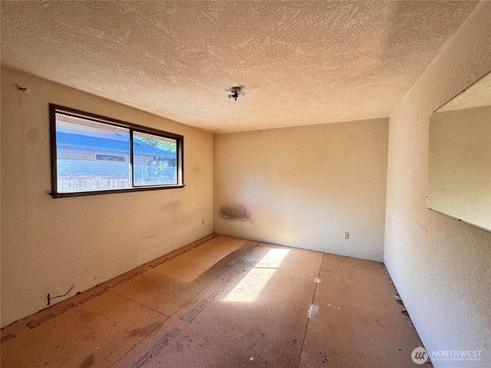 2139 Seabreeze Place Port Angeles, WA 98363 - Photo 14 of 26