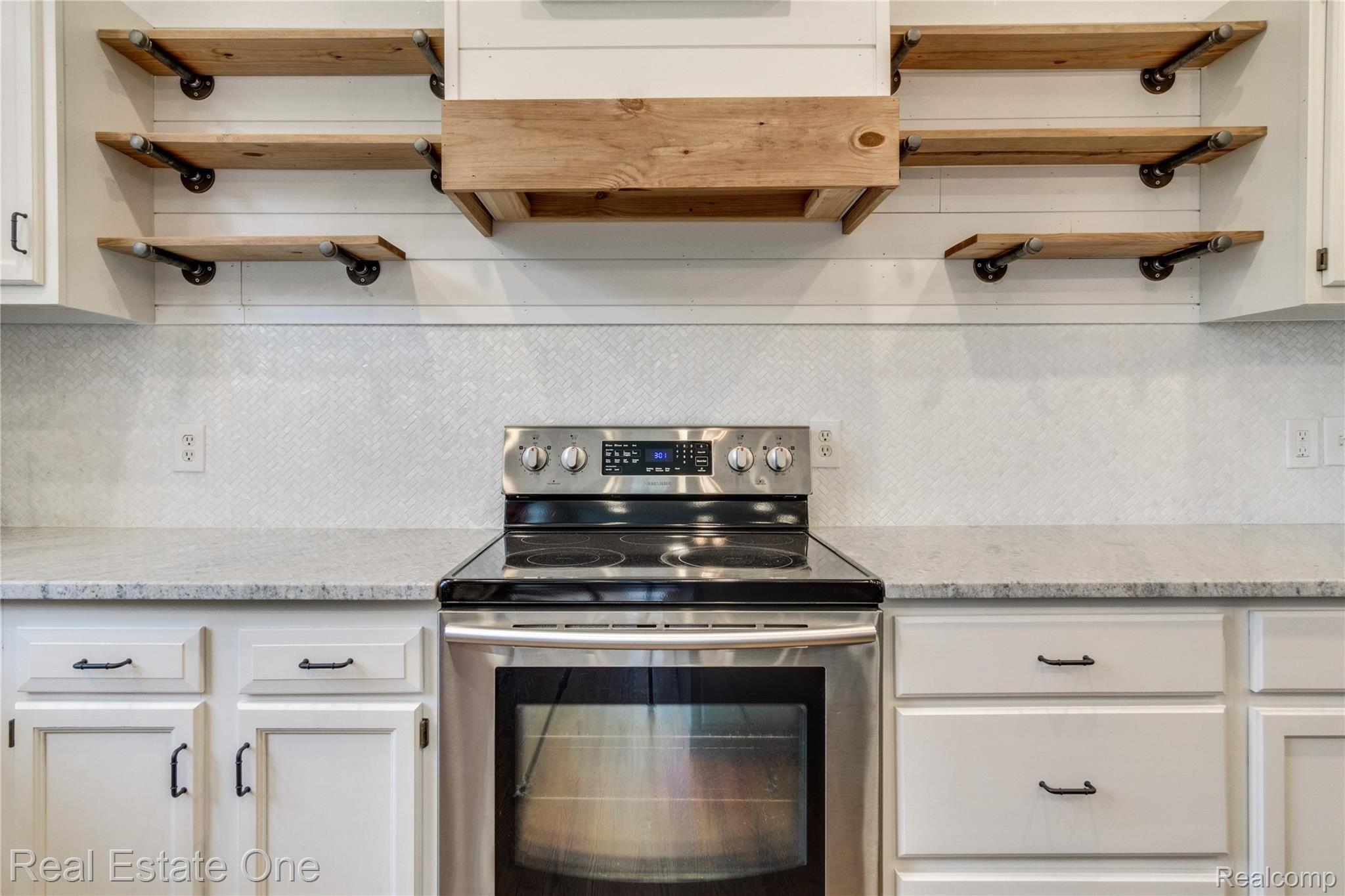6770 Walters Road Clarkston, MI 48346 - Photo 21 of 61 Interiors (18 of 52).jpg