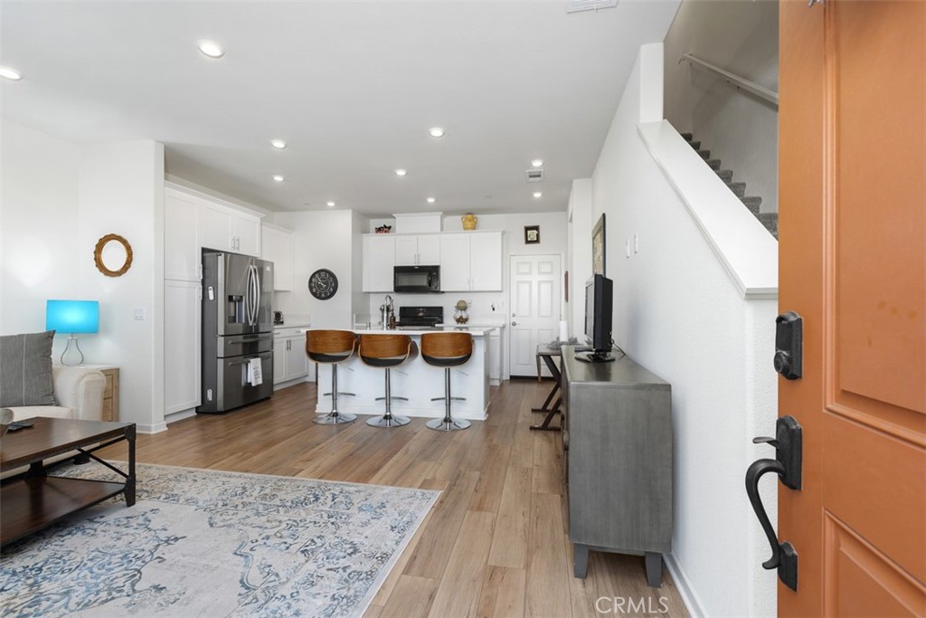 1035 West Clover Avenue Rialto, CA 92376 - Photo 7 of 29