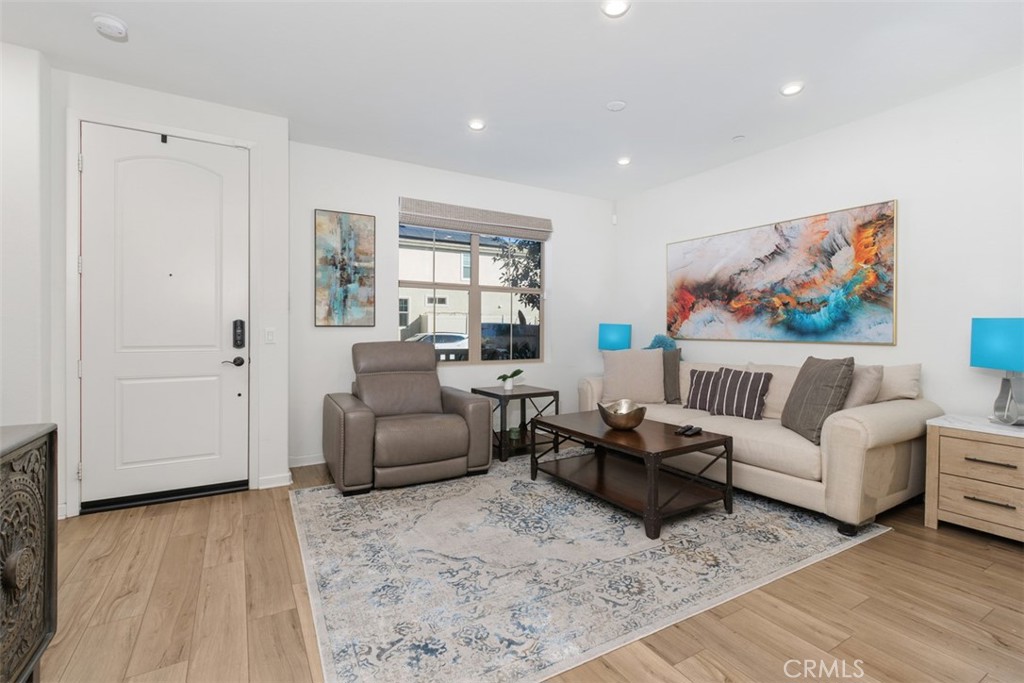 1035 West Clover Avenue Rialto, CA 92376 - Photo 8 of 29