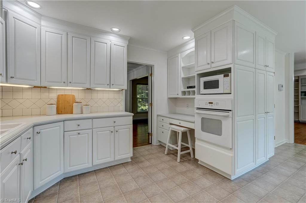 3003 Round Hill Road Greensboro, NC 27408 - Photo 12 of 36 Gallery Image 12