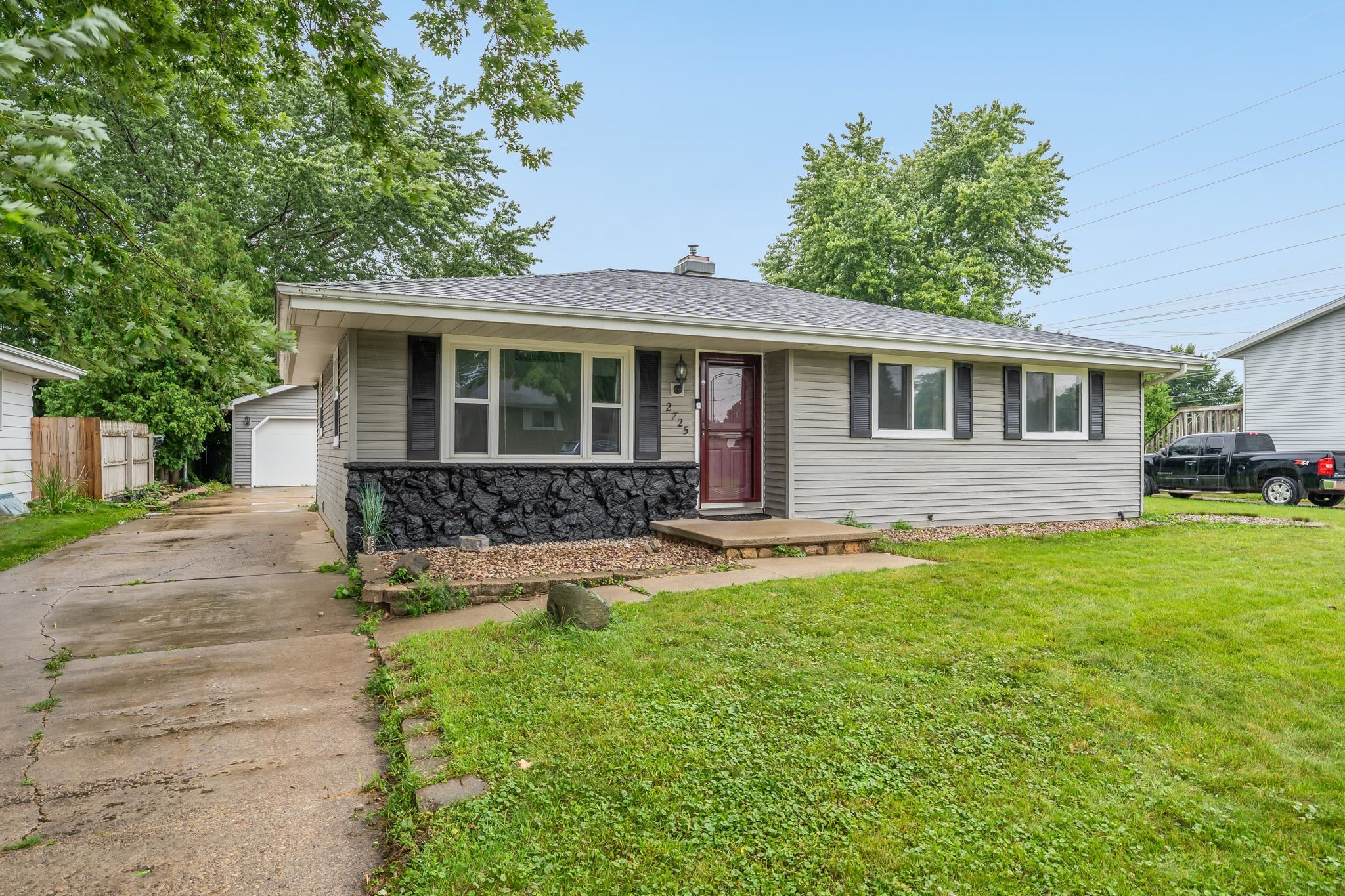 2725 South Jackson Street Appleton, WI 54915 - Photo 1 of 1 Gallery Image 1
