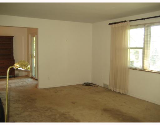 6920 Merton Road Ben Avon, PA 15202 - Photo 8 of 11 Living Room.