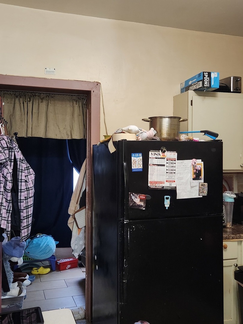 3334 North Harding Avenue Chicago, IL 60618 - Photo 6 of 25 a room with a stove and a closet