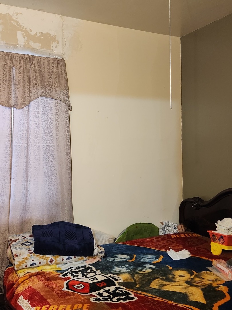 3334 North Harding Avenue Chicago, IL 60618 - Photo 10 of 25 a bedroom with a bed and a window