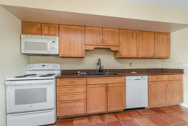 $199,900 | 4651 Summerwind Drive, Unit 26, Sarasota, FL 34234
