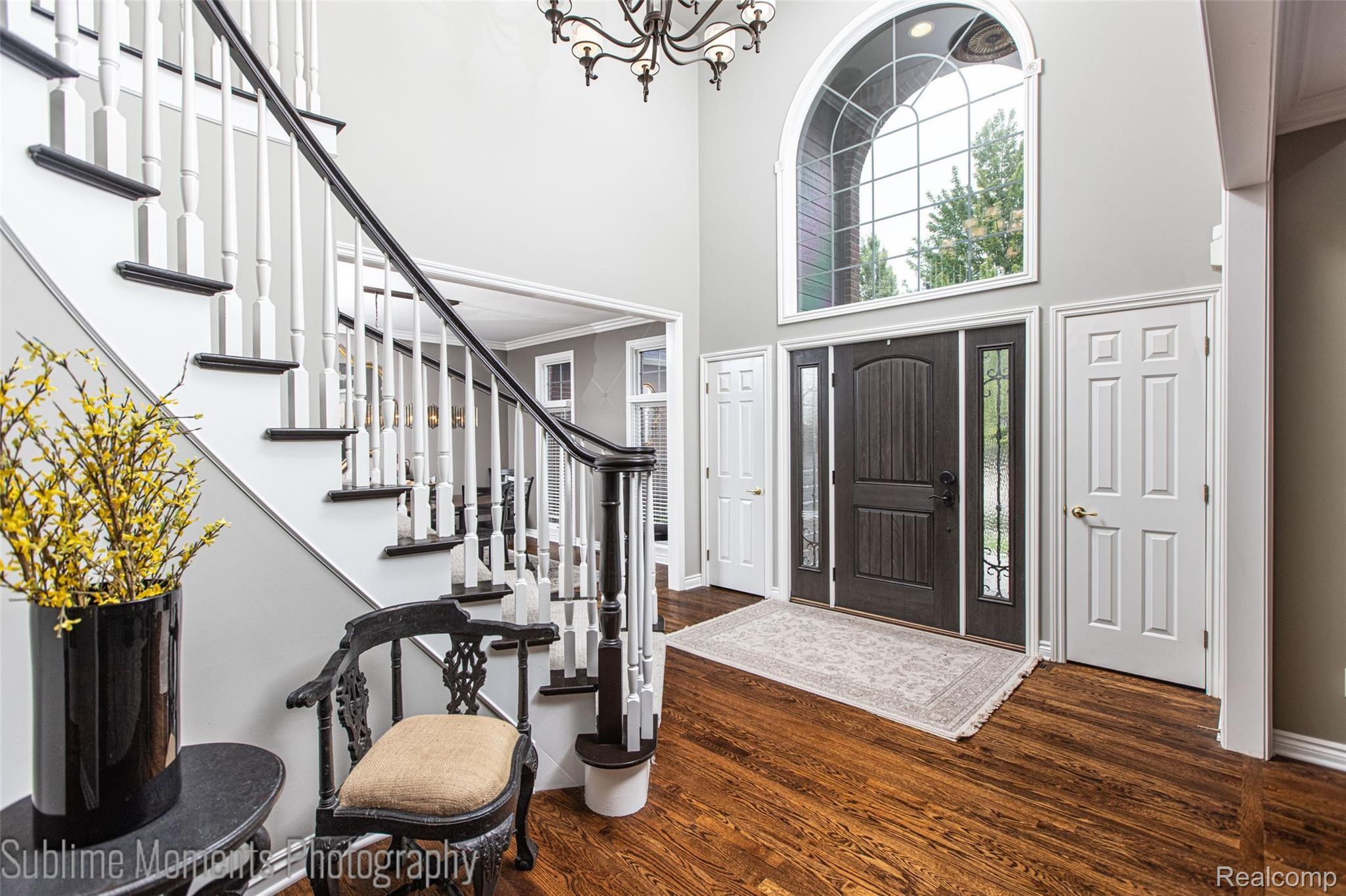 520 Springview Drive Rochester, MI 48307 - Photo 23 of 58 23 - Foyer.jpg