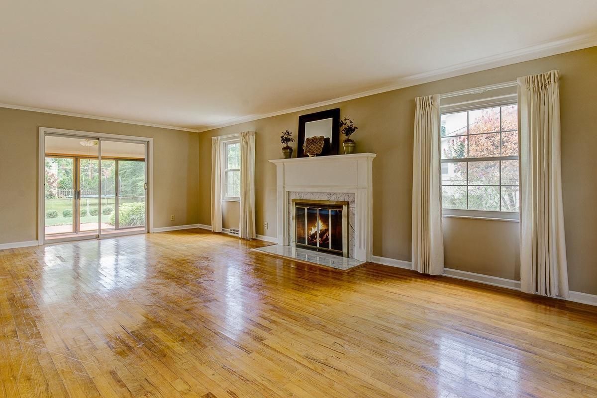 2424 Buckley Road Columbus, OH 43220 - Photo 14 of 33