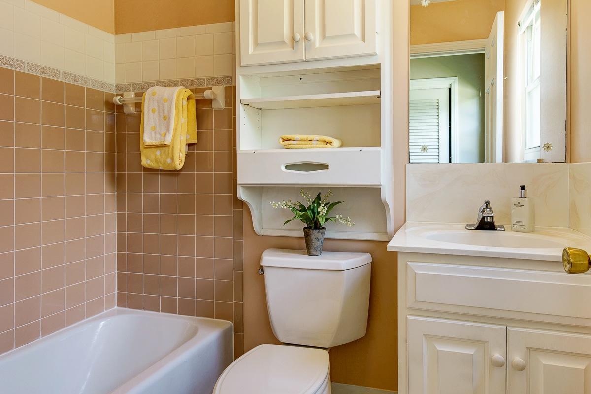 2424 Buckley Road Columbus, OH 43220 - Photo 20 of 33