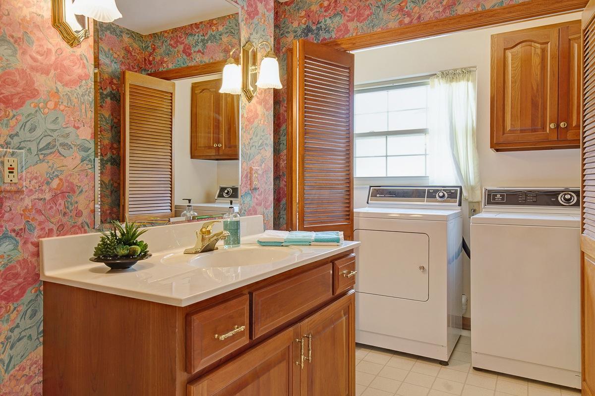 2424 Buckley Road Columbus, OH 43220 - Photo 22 of 33