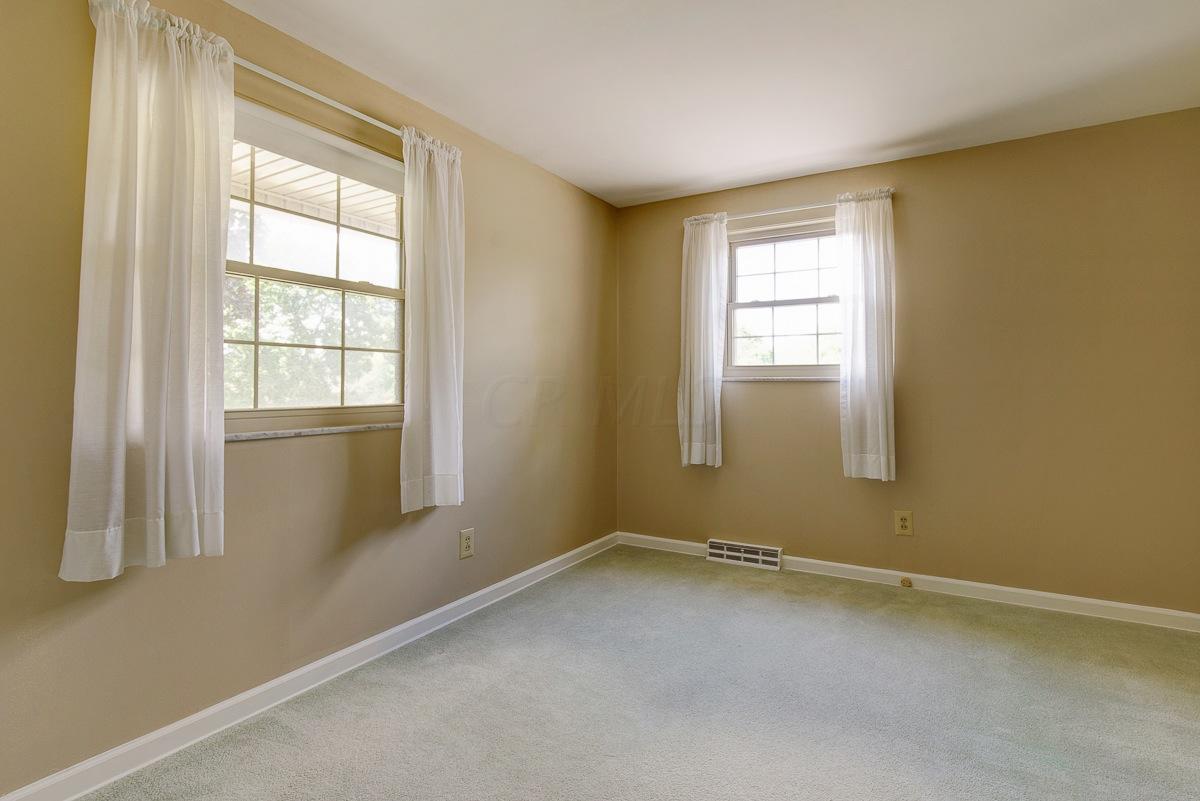2424 Buckley Road Columbus, OH 43220 - Photo 26 of 33