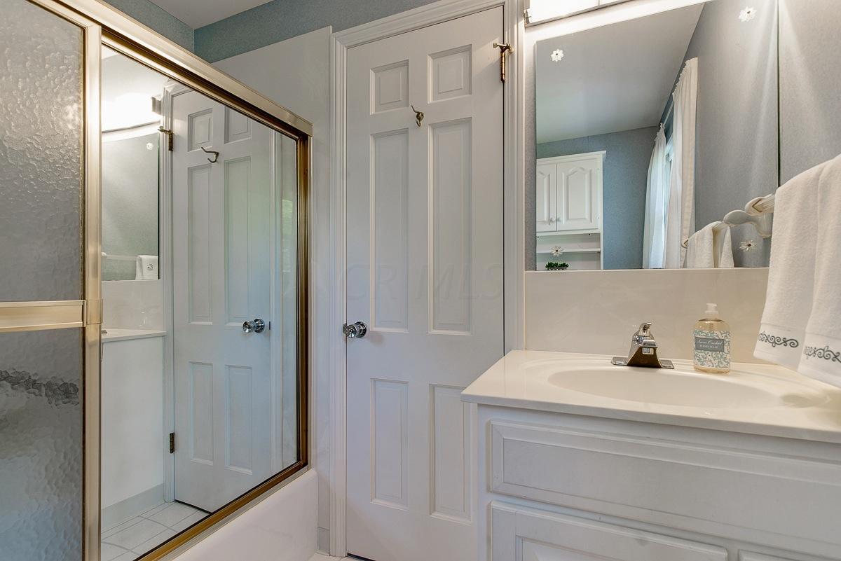 2424 Buckley Road Columbus, OH 43220 - Photo 28 of 33