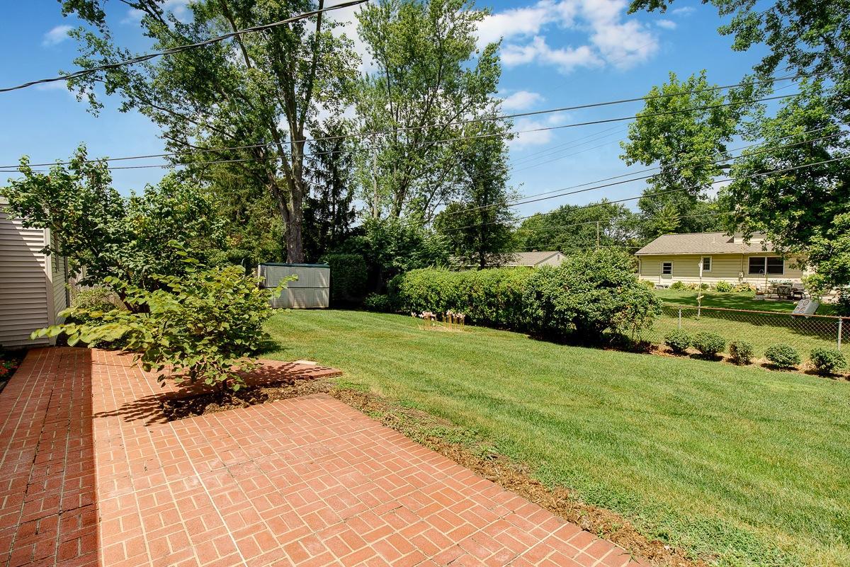 2424 Buckley Road Columbus, OH 43220 - Photo 32 of 33