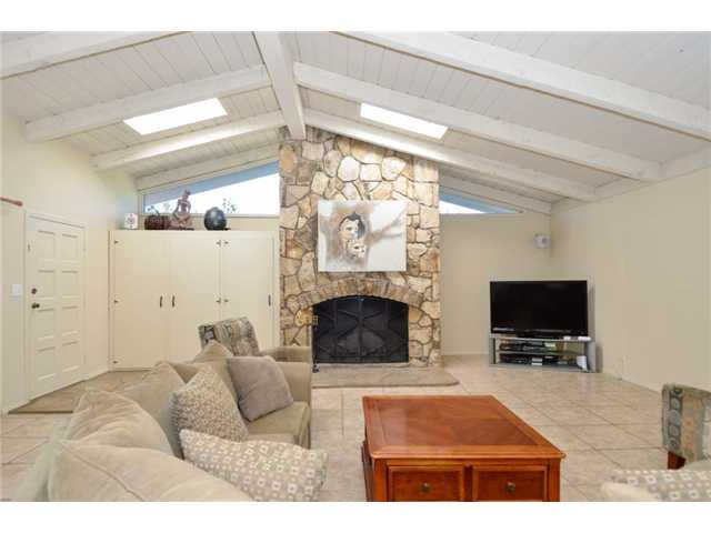 1204 Via Ramon Escondido, CA 92029 - Photo 4 of 25 Gallery Image 4