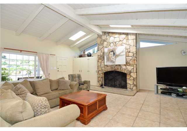 1204 Via Ramon Escondido, CA 92029 - Photo 5 of 25 Gallery Image 5