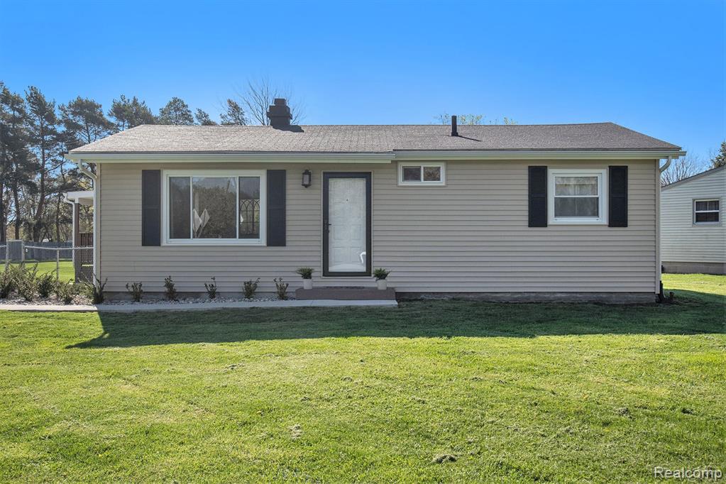 11353 Main Road Fenton, MI 48430 - Photo 14 of 17