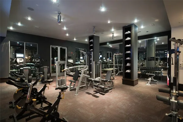 $2,318 | 400 McGowen Street, Unit 2110, Houston, TX 77006