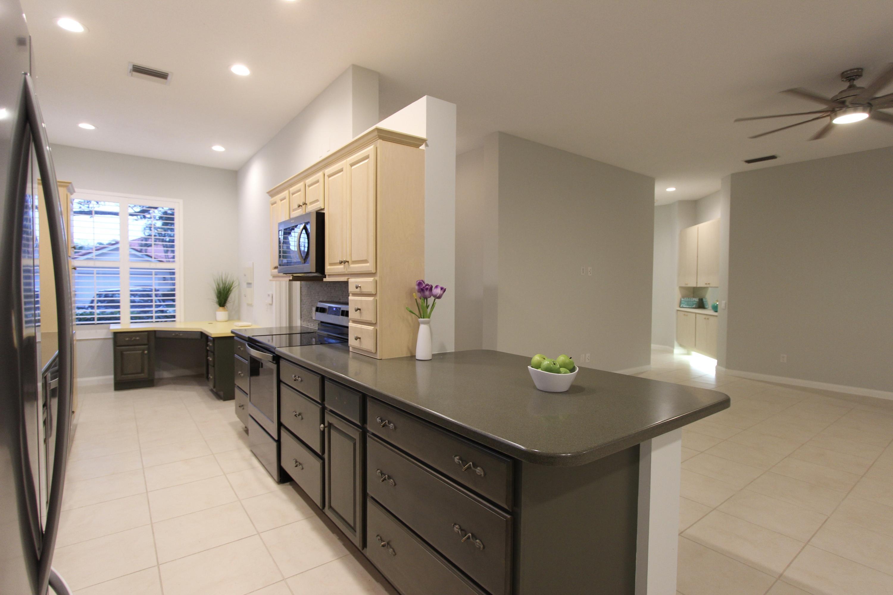 117 Hampton Circle Jupiter, FL 33458 - Photo 9 of 42 Kitchen