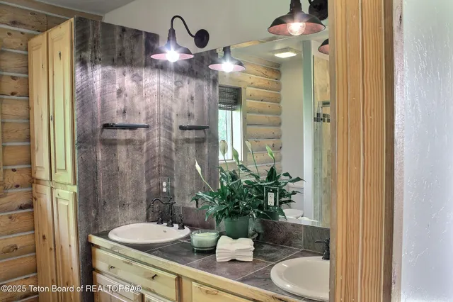 $1,179,000 | 876 Wild Cat Canyon Loop, Driggs, ID 83422