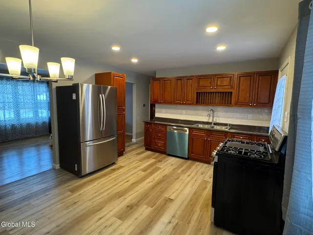 $259,900 | 18 Carroll Place, Troy, NY 12180