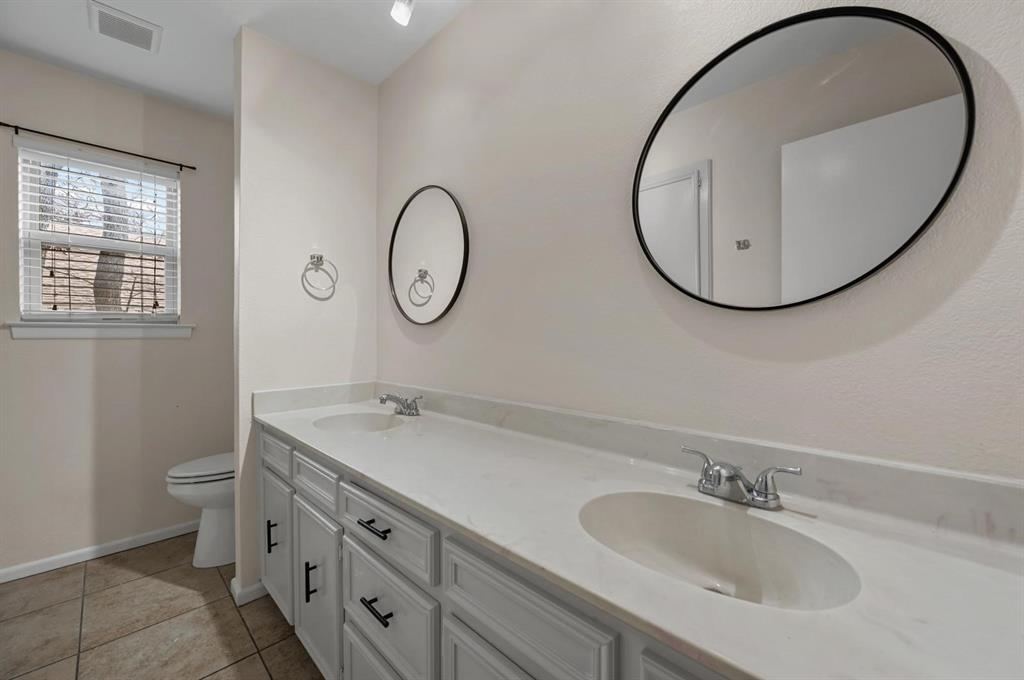 660 Springhill Drive Hurst, TX 76054 - Photo 17 of 24