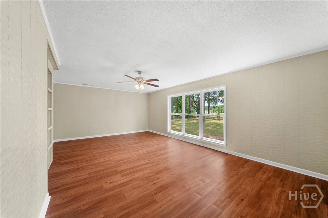 435 Runs Branch Road Newington, GA 30446 - Photo 6 of 33 Living Room