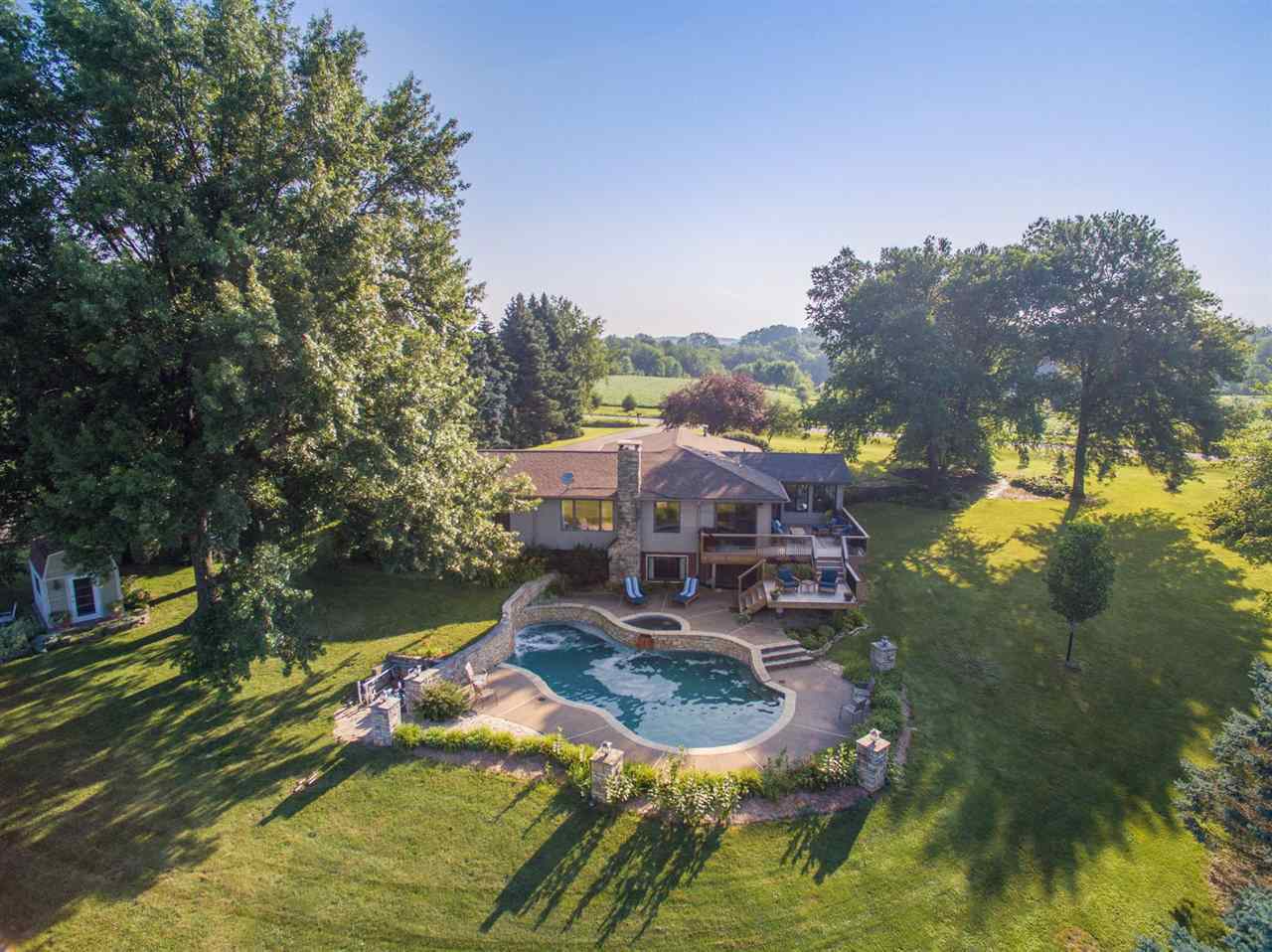 2585 Quincy Road Northeast Solon, IA 52333 - Photo 1 of 48 Gallery Image 1
