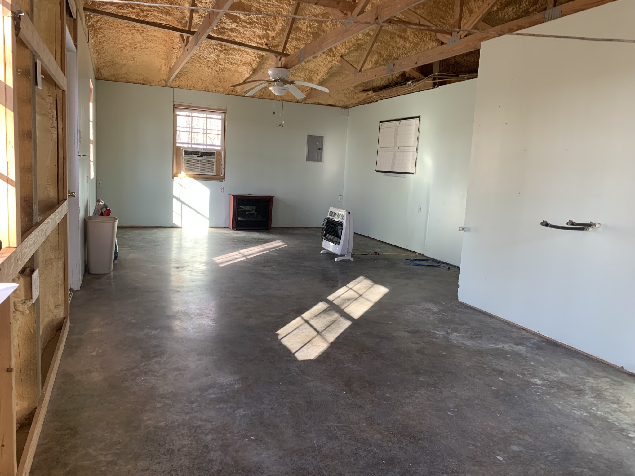 581 Nim Road Red Boiling Springs, TN 37150 - Photo 23 of 26 a view of livingroom with window
