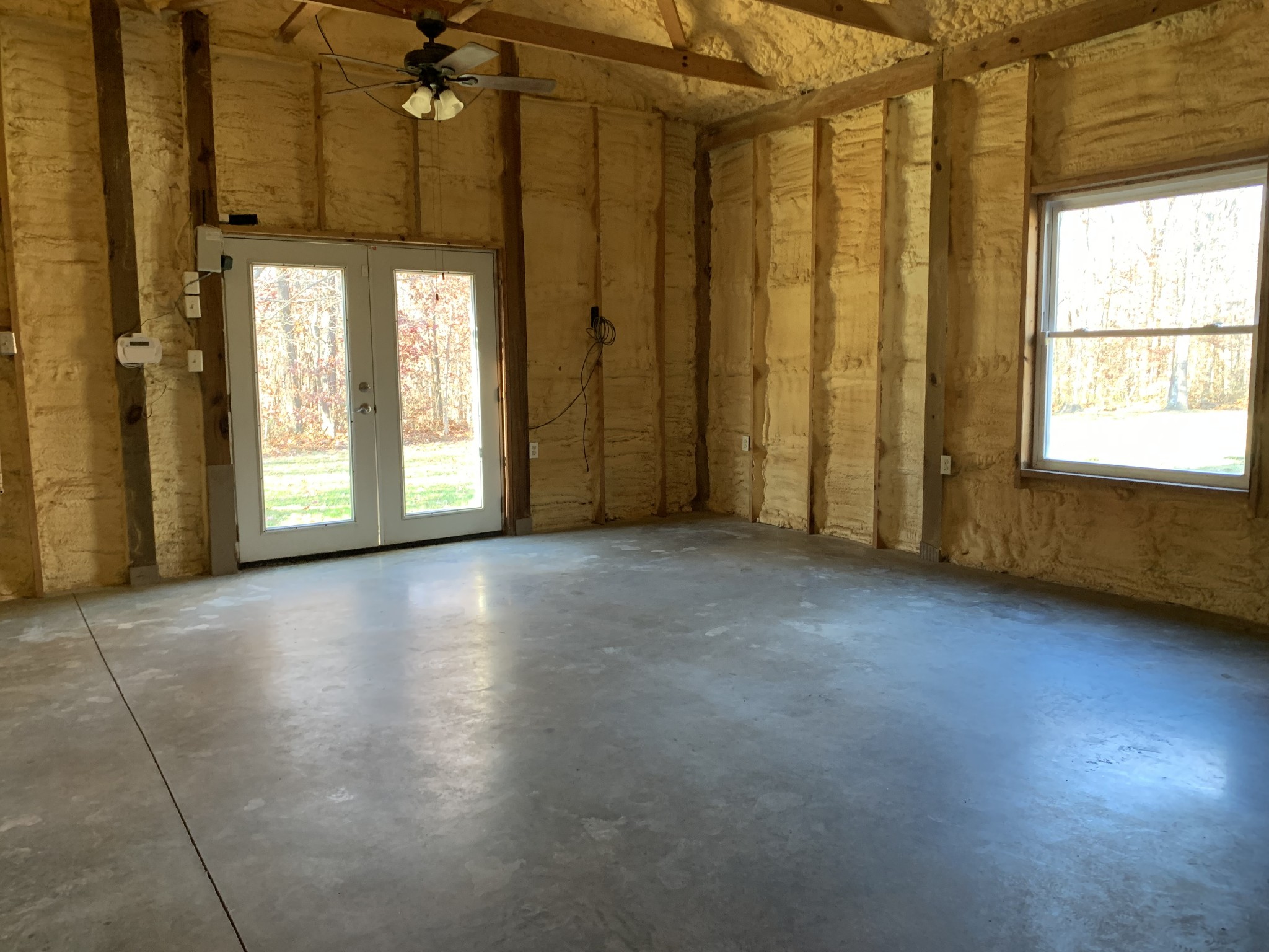581 Nim Road Red Boiling Springs, TN 37150 - Photo 6 of 26 an empty room with windows