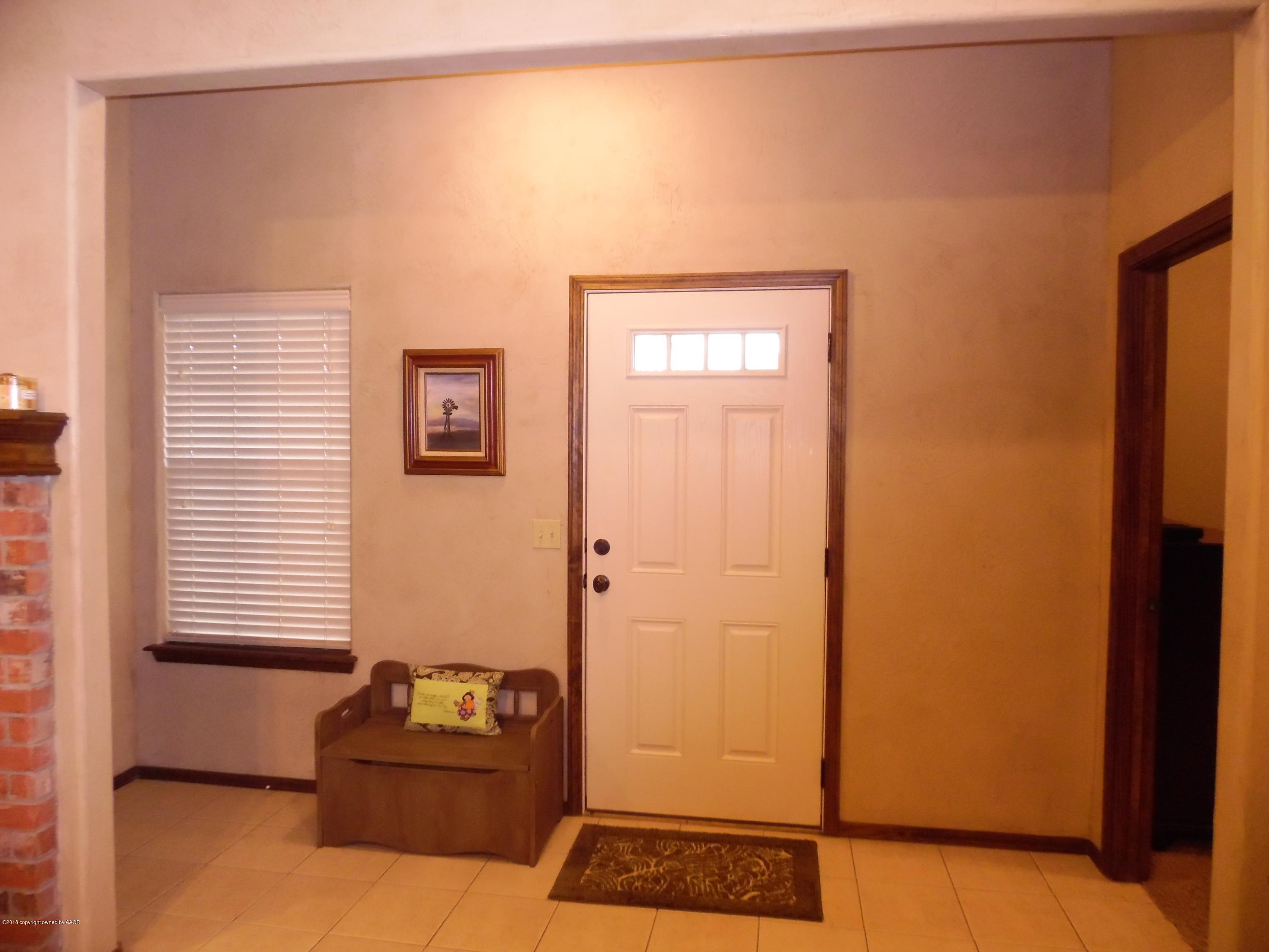 4207 Scotswood Drive Amarillo, TX 79110 - Photo 3 of 21 Entry into Living Room