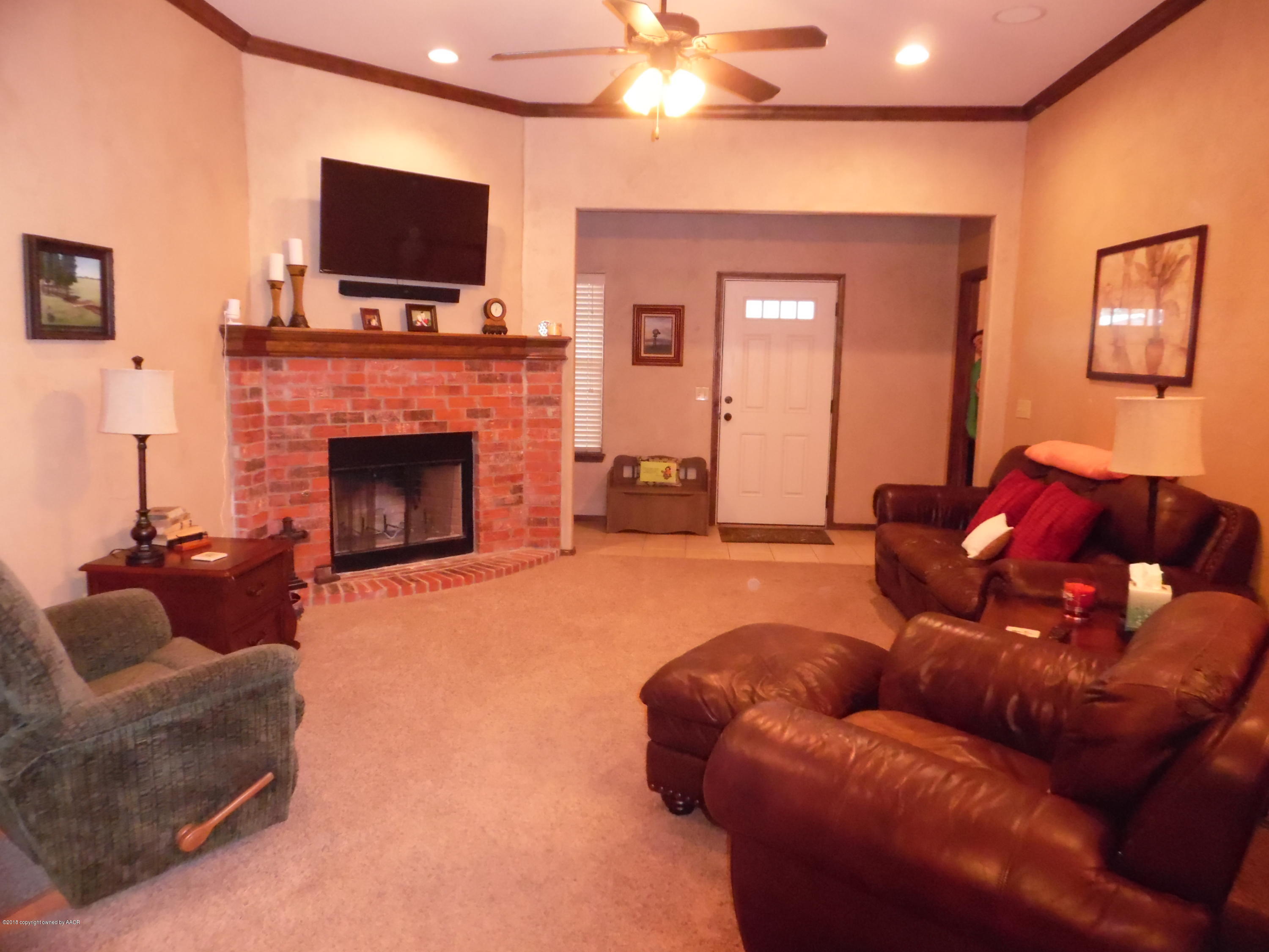 4207 Scotswood Drive Amarillo, TX 79110 - Photo 5 of 21 Living Room