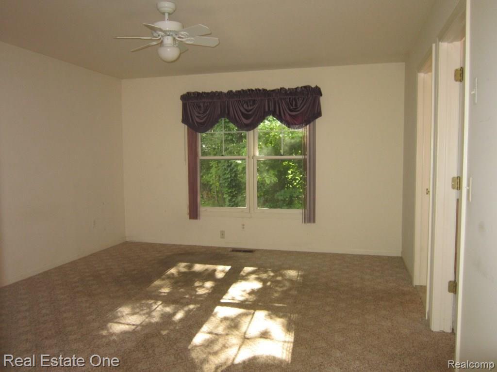 23063 Farmington Road Farmington, MI 48336 - Photo 18 of 37