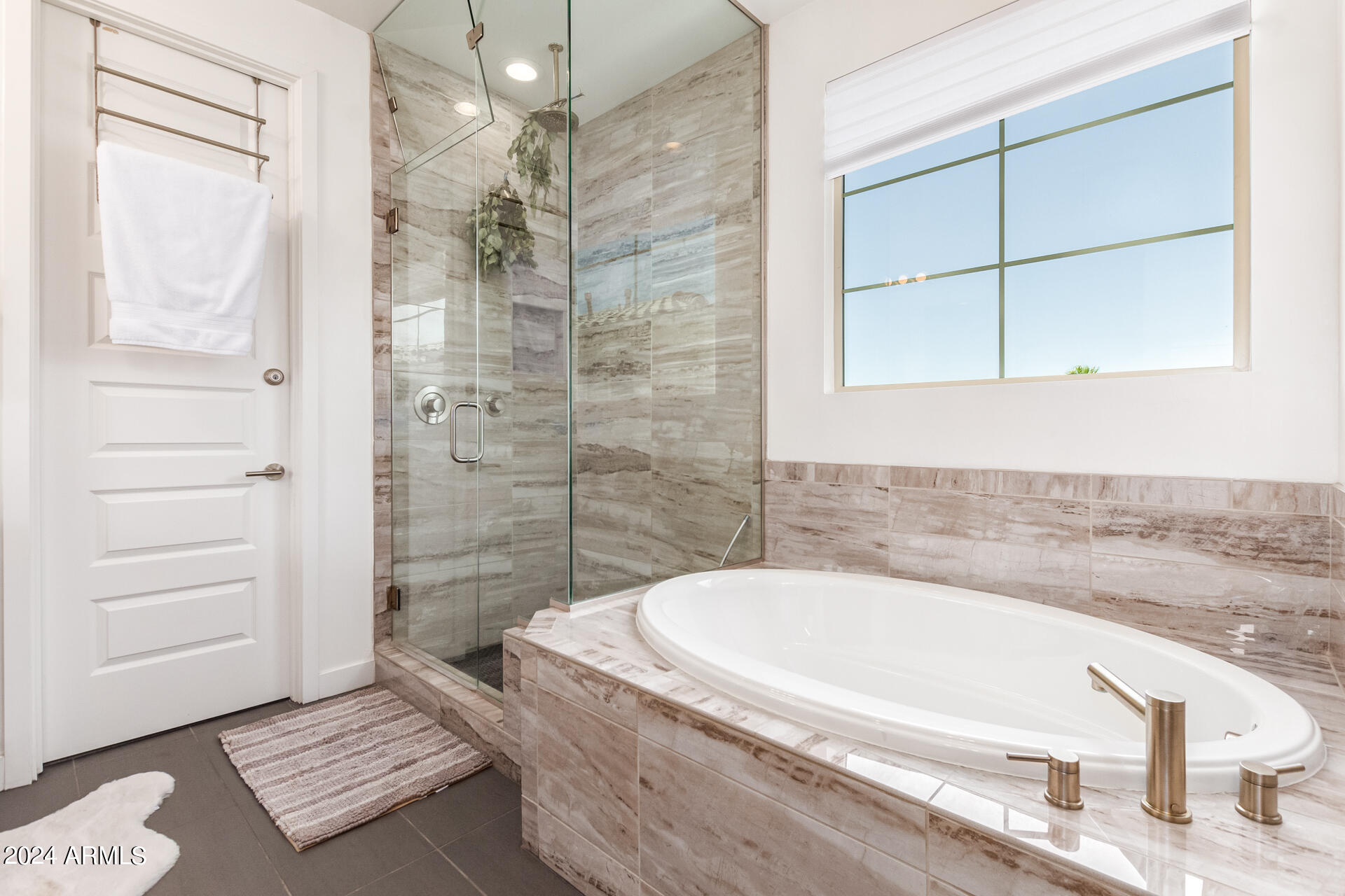 12146 West Peak View Road Peoria, AZ 85383 - Photo 29 of 71 29 - Peak View