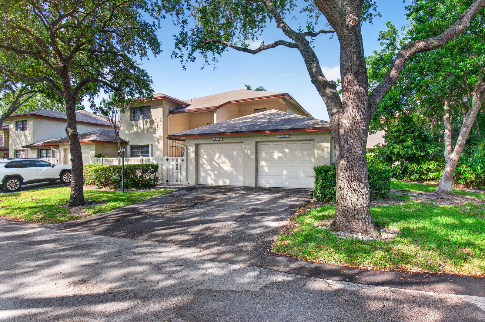 3951 Northeast 19th Road, Unit 1701 Pompano Beach, FL 33064 - Photo 74 of 82 a front view of a house with garden