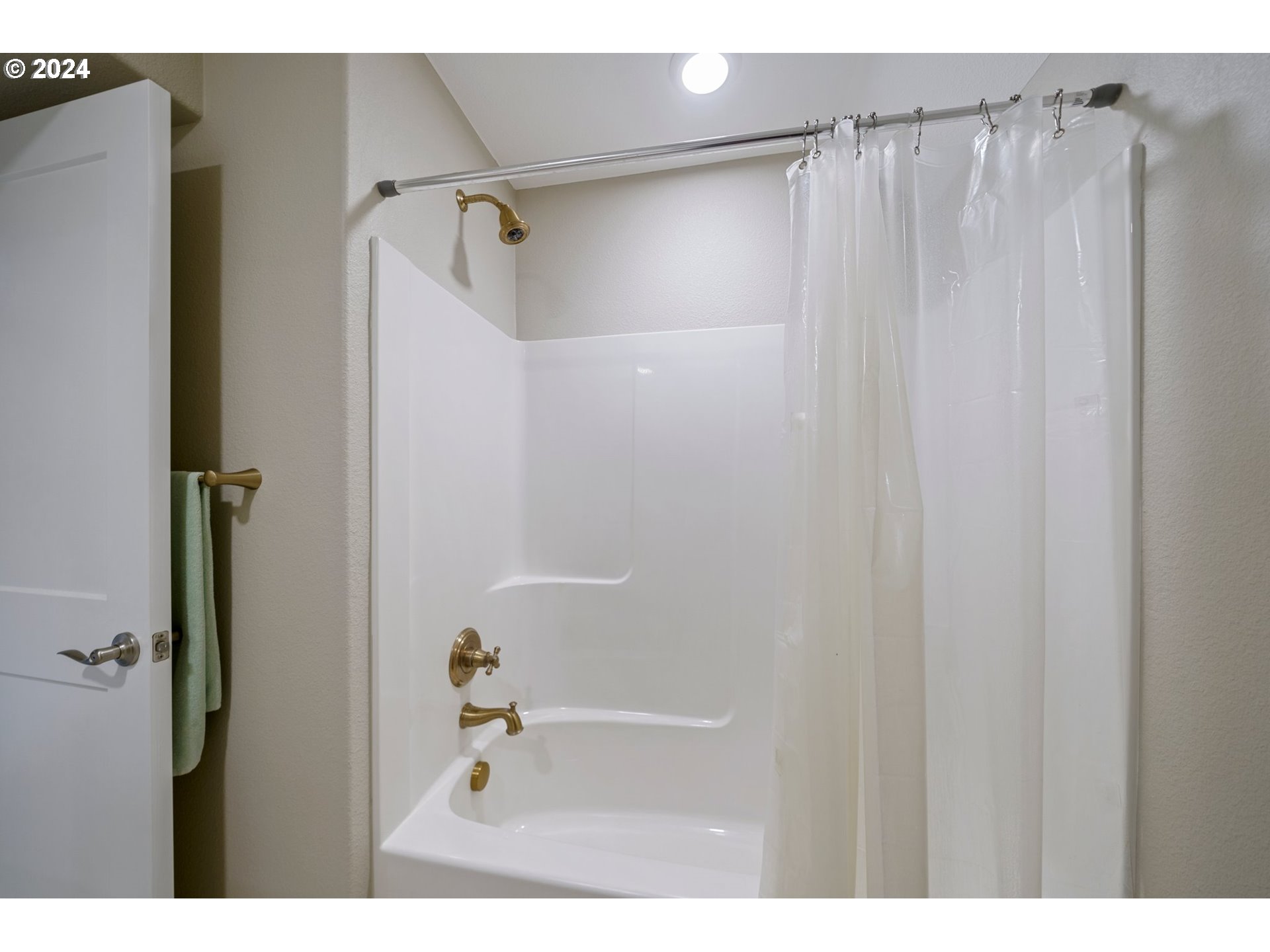1212 South 50th Place Ridgefield, WA 98642 - Photo 29 of 42 Bathroom