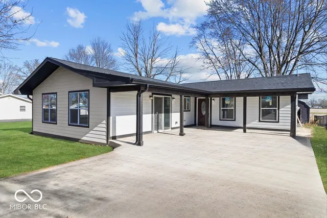 $189,900 | 804 South Albany Street, Selma, IN 47383