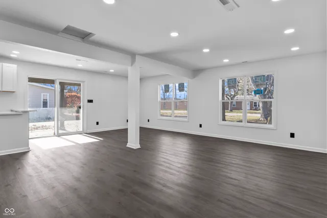 $189,900 | 804 South Albany Street, Selma, IN 47383