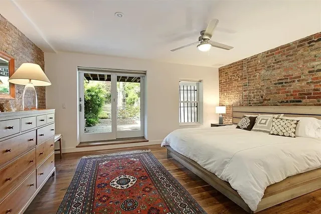 a view of entryway with washer and dryer