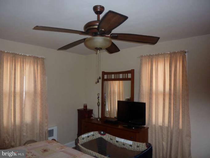 619 Stamford Road Baltimore, MD 21229 - Photo 9 of 17 a living room with furniture and a flat screen tv