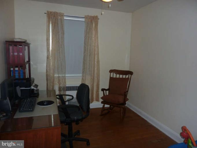619 Stamford Road Baltimore, MD 21229 - Photo 10 of 17 a view of a workspace with furniture and a mirror