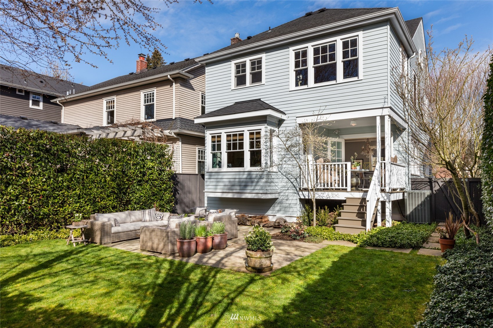 617 35th Avenue Seattle, WA 98122 - Photo 31 of 40 a front view of a house with a yard