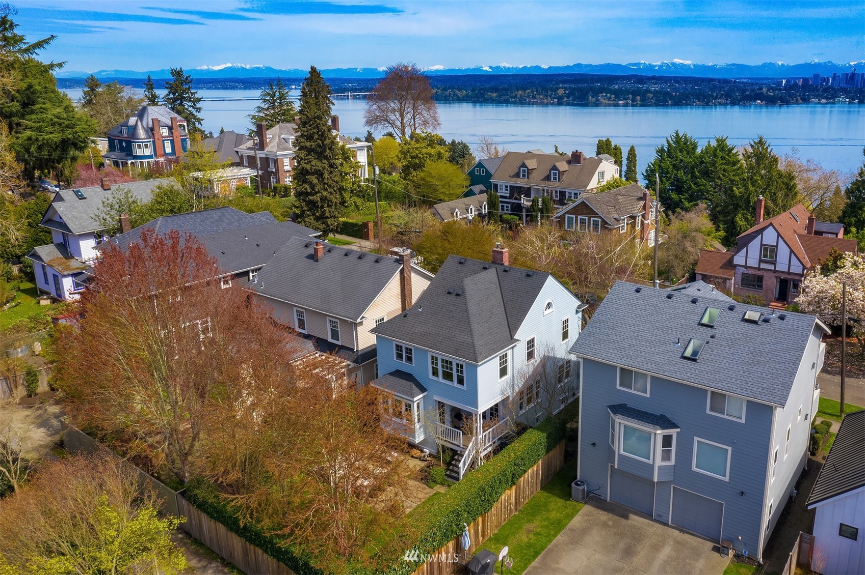 617 35th Avenue Seattle, WA 98122 - Photo 35 of 40 an aerial view of multiple houses with yard