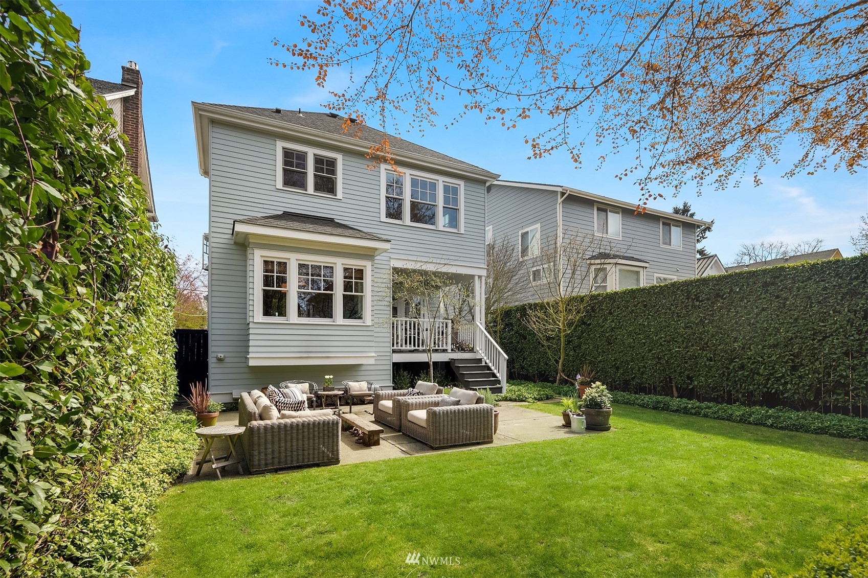 617 35th Avenue Seattle, WA 98122 - Photo 36 of 40 a front view of a house with a yard