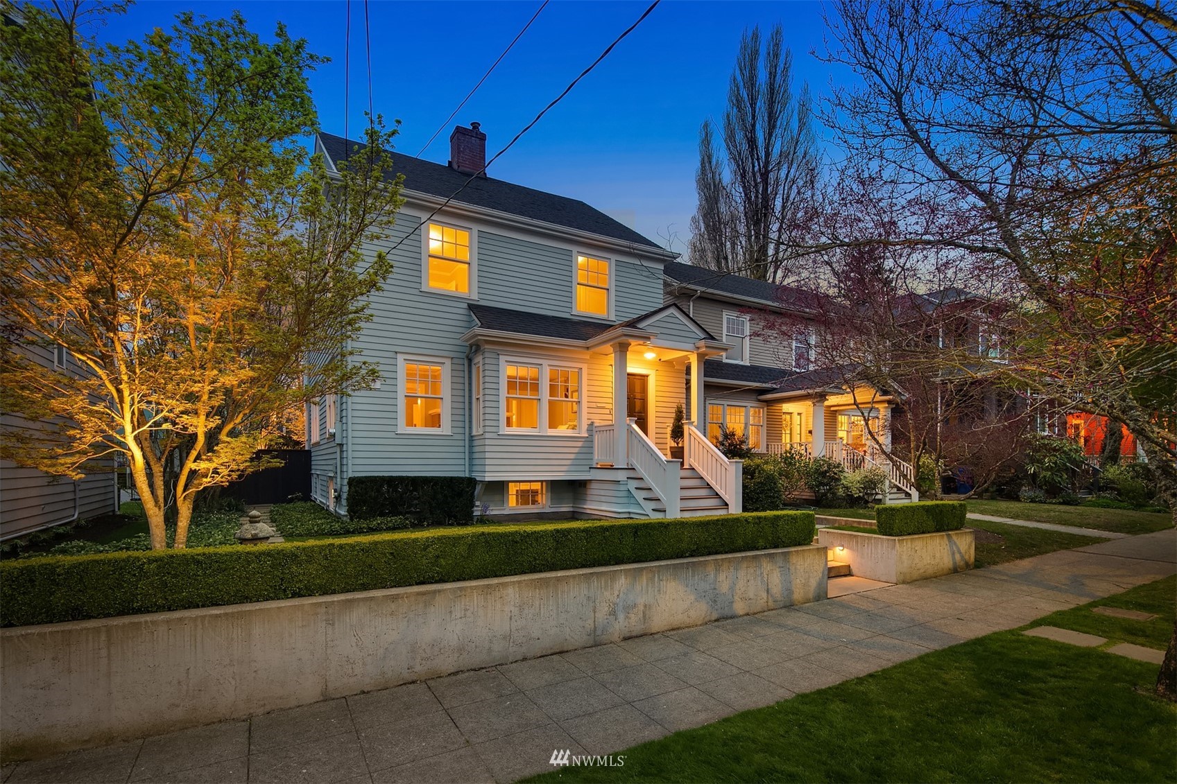617 35th Avenue Seattle, WA 98122 - Photo 38 of 40 a front view of a house with a yard